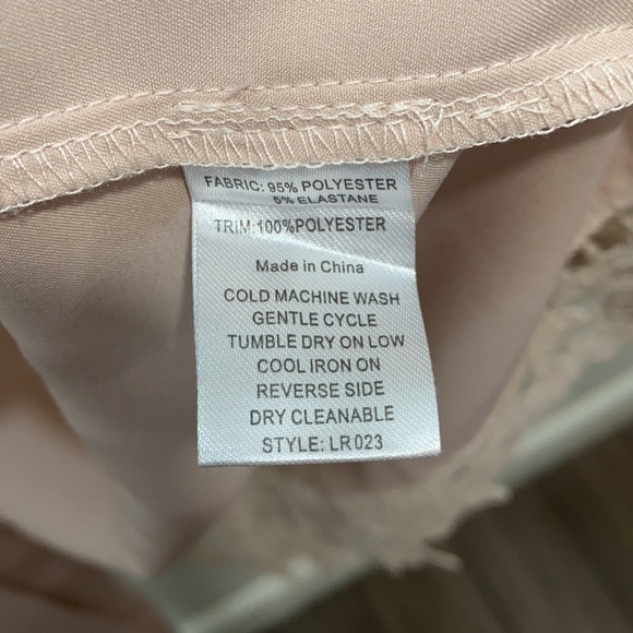 Le‎ Rose LAUREN LACE SATIN ROBE in soft pink - Picture 4 of 7